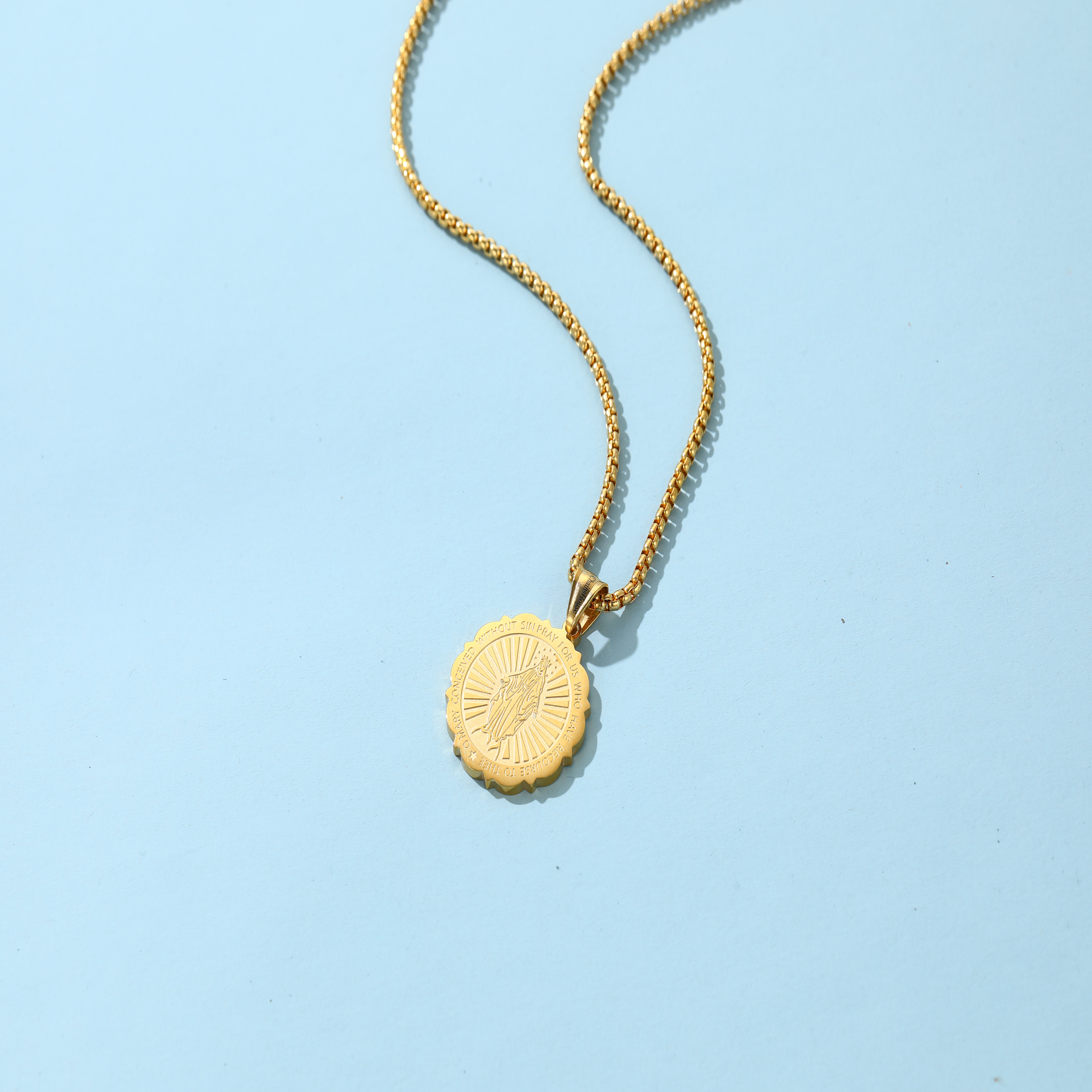 ChainsHouse Virgin Mary Gold Necklace for Men/Women Miraculous Medal Necklace Mary Mother of God Pendant Mother Mary Necklace for Women Christian Jewelry Medallion Holy Mary Charm