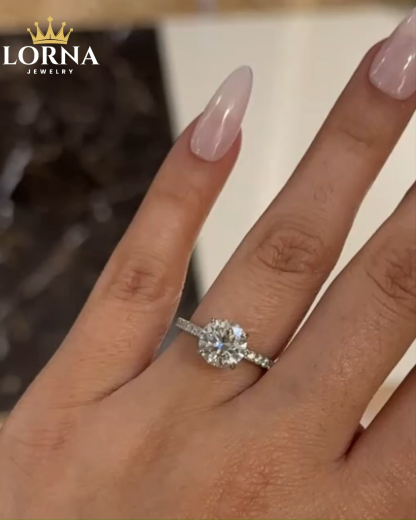 2Ct Classic Moissanite Round Cut Promise Ring