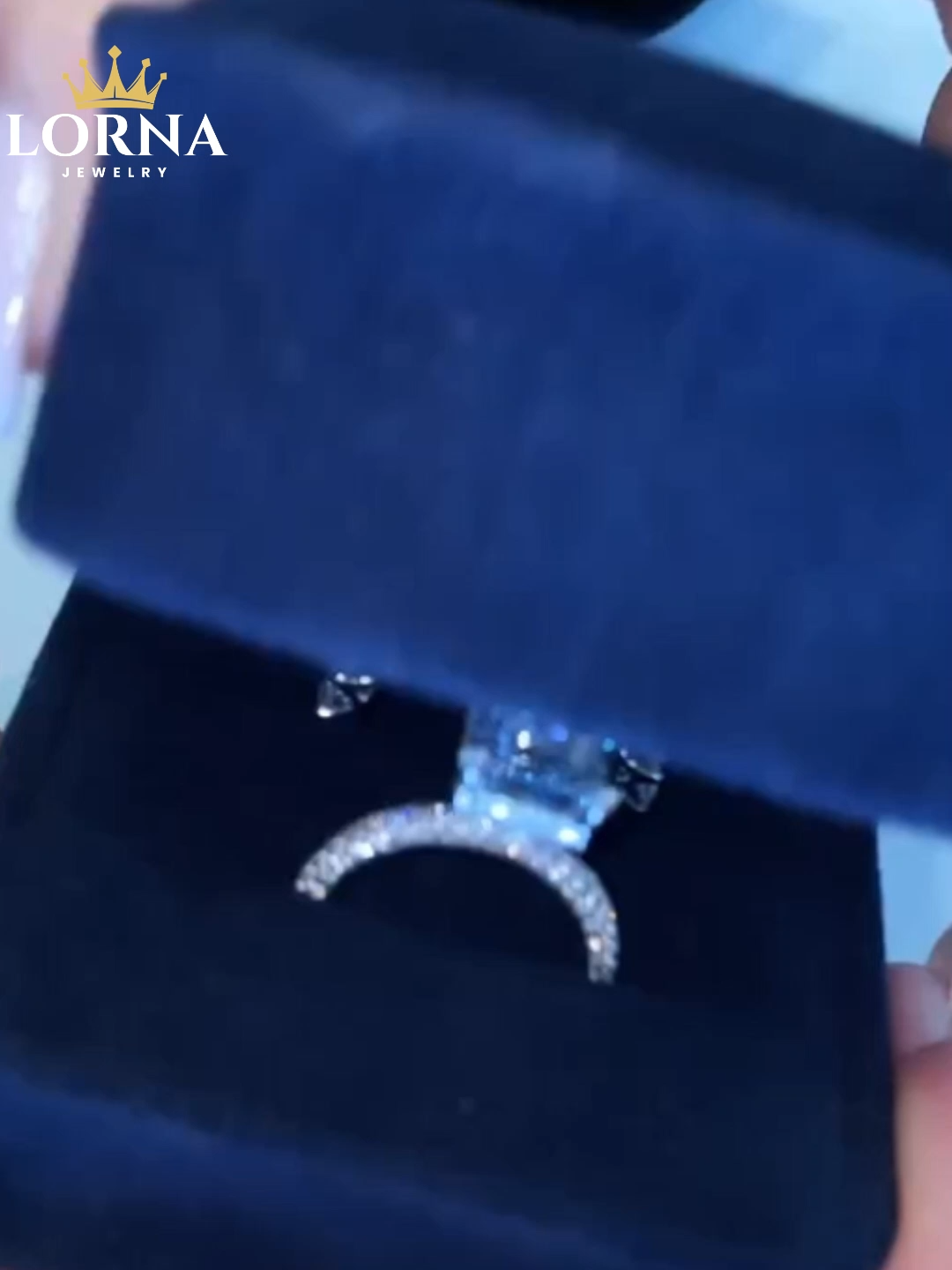 Luxurious Elongated Radiant Cut Wedding Ring Set