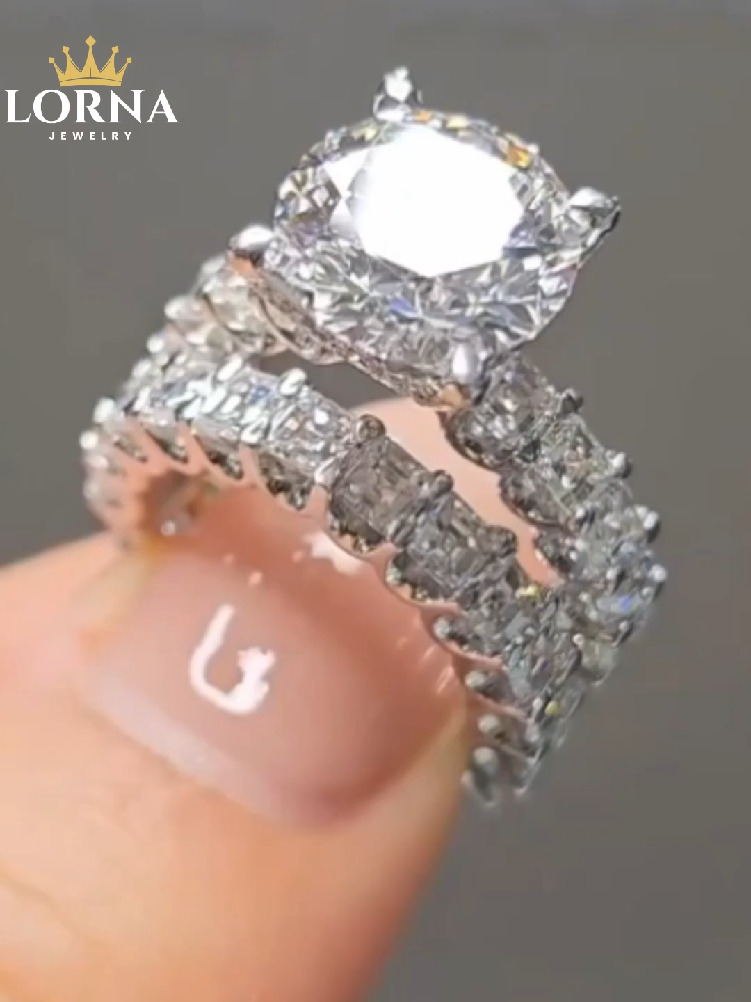 Luxury Round Cut Wedding Ring Set