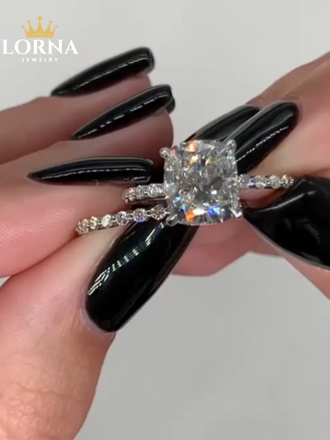 Exquisite 2.0 Carat Cushion Cut Women's Wedding Ring Set In Sterling Silver