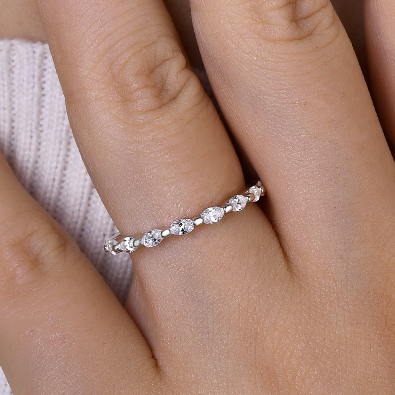 Classic Oval Cut Wedding Band Ring For Women In Sterling Silver-Sterling Silver-lornajewelry