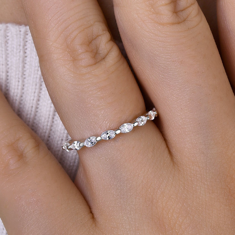 Classic Oval Cut Wedding Band Ring For Women In Sterling Silver-Sterling Silver-lornajewelry