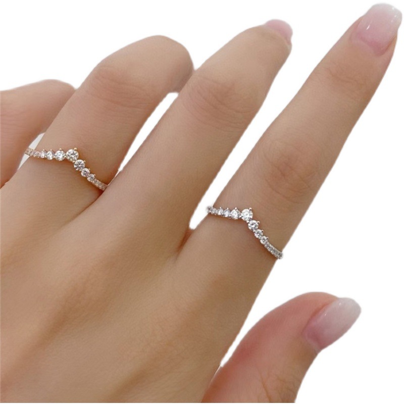 Round Cut Diamond Curved Wedding Band