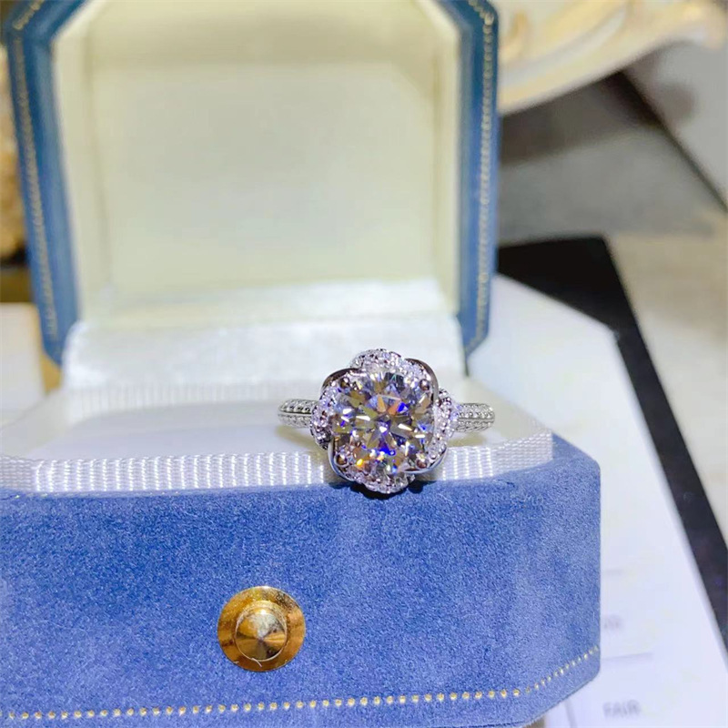 1Ct/2Ct Moissanite Flower Design Engagement Ring