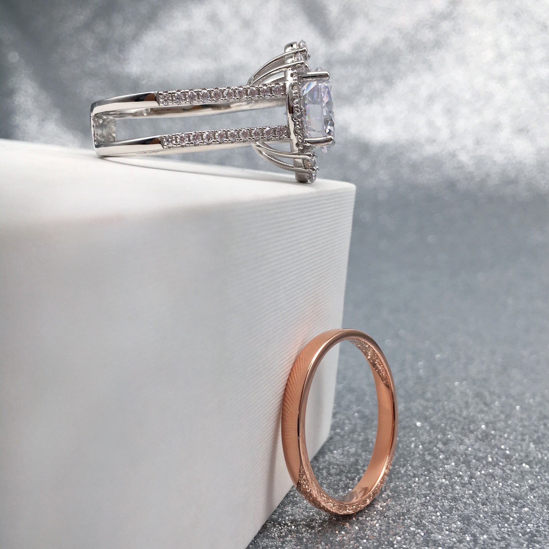 Elegant Halo Design Round Cut Wedding Ring Set In Sterling Silver