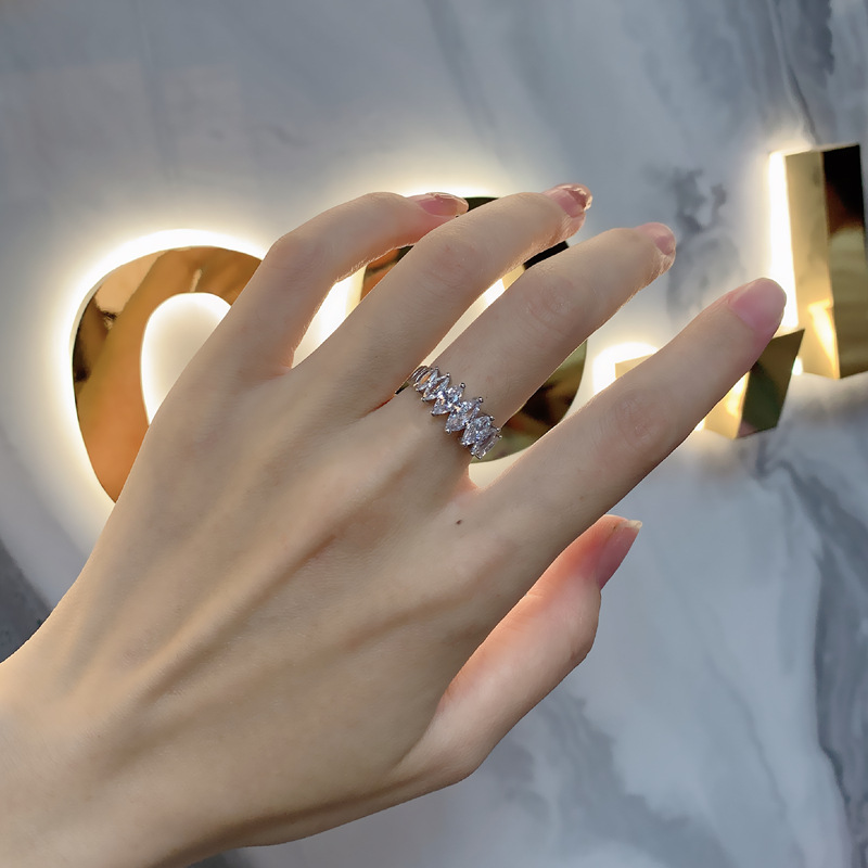 Fashion Popular Design Marquise Cut Wedding Band 