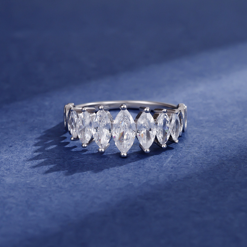 Fashion Popular Design Marquise Cut Wedding Band 