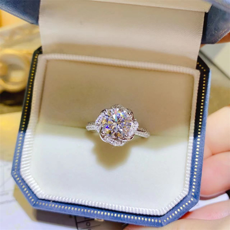 1Ct/2Ct Moissanite Flower Design Engagement Ring