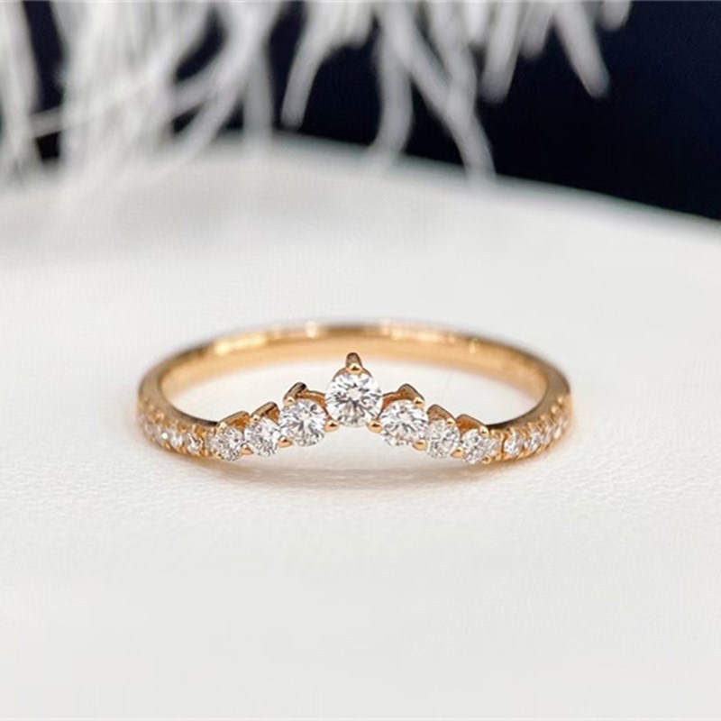 Round Cut Diamond Curved Wedding Band