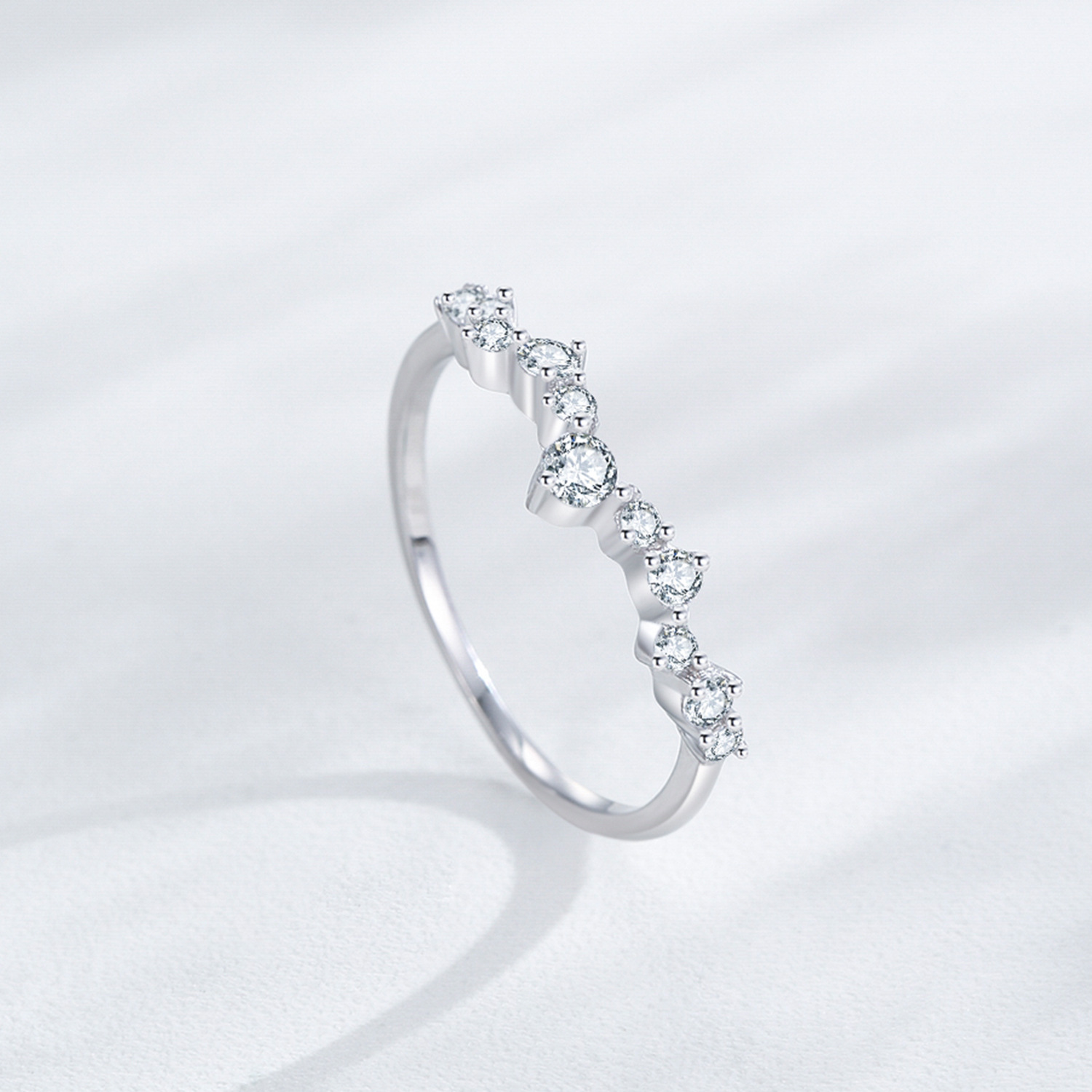 Half Circle Round V-shaped Female Wave Design Fashionable Personality Thin Style Wedding Band 