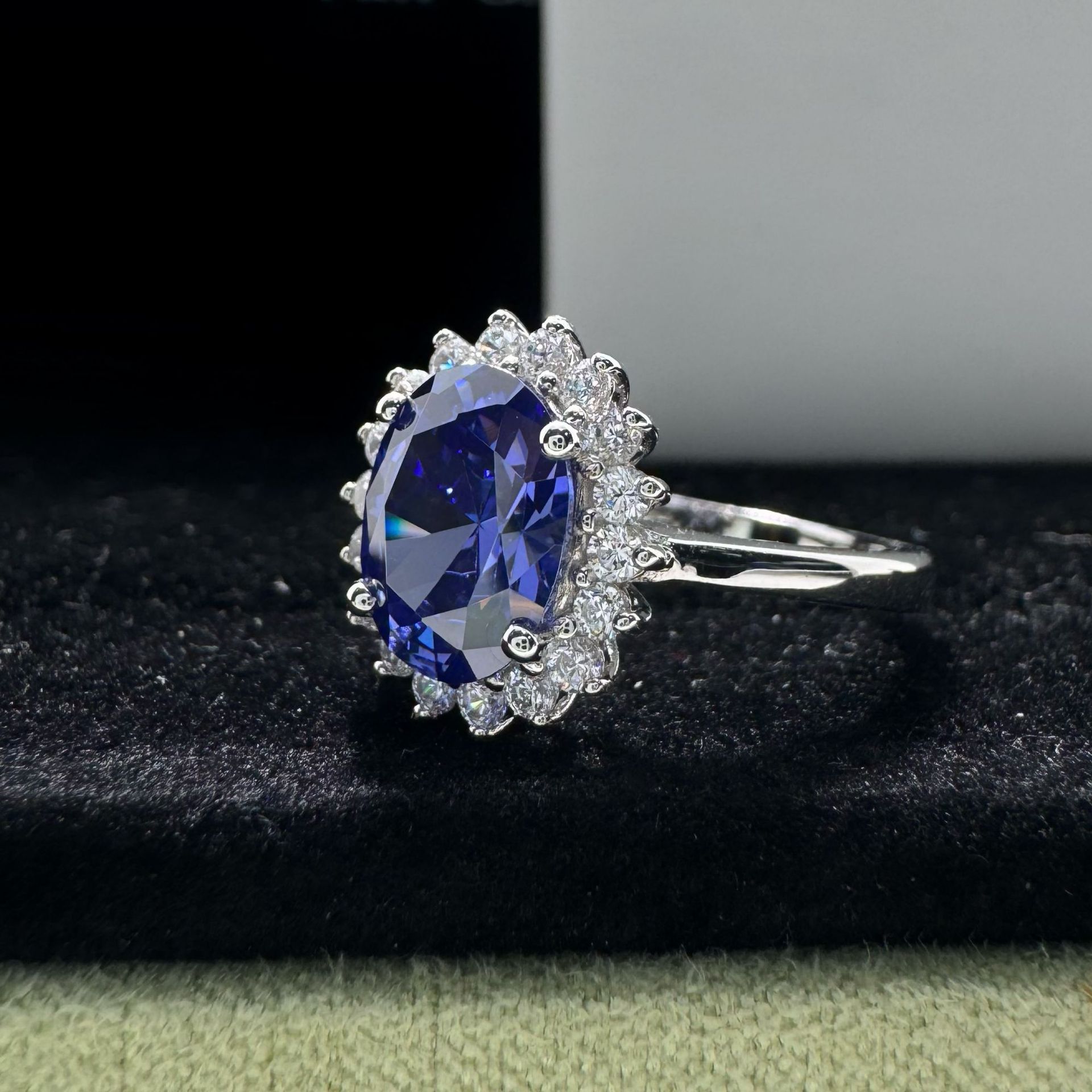 2Ct Luxurious Halo Oval Cut Blue Sapphire Engagement Ring In Sterling Silver
