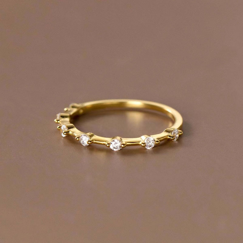 Fashion Design White Gold Round Cut Women's Wedding Band In Sterling Silver