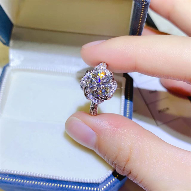 1Ct/2Ct Moissanite Flower Design Engagement Ring