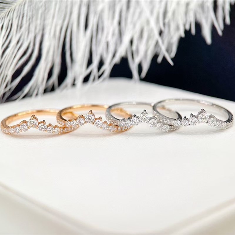 Round Cut Diamond Curved Wedding Band