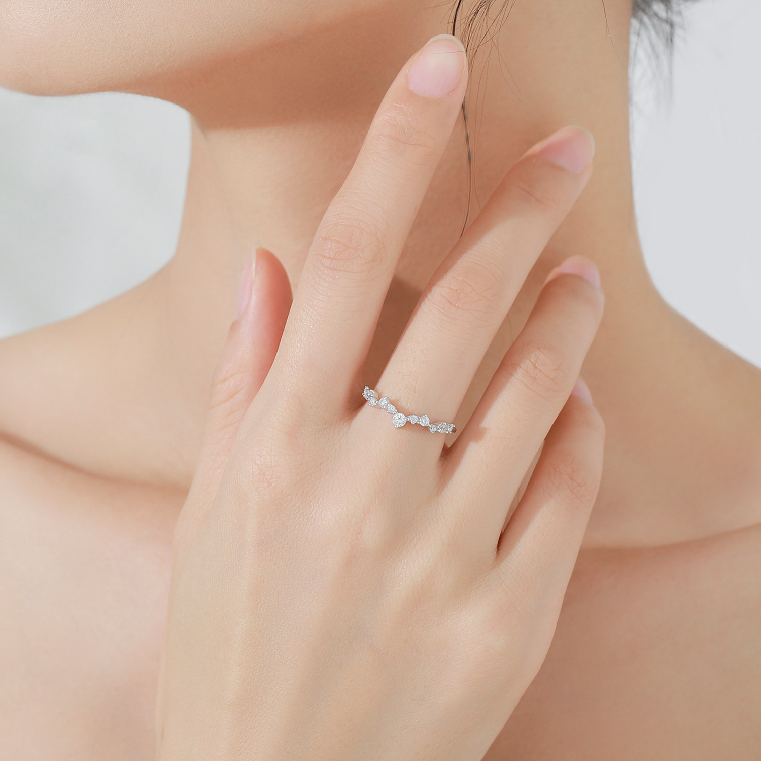 Half Circle Round V-shaped Female Wave Design Fashionable Personality Thin Style Wedding Band 