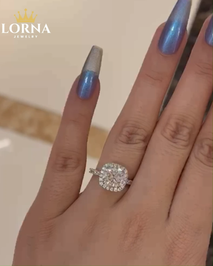 2Ct Stunning Halo Round Cut Simulated Diamond Engagement Ring In Sterling Silver