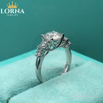 1Ct Moissanite Five Stone Trellis Sidestone Engagement Ring