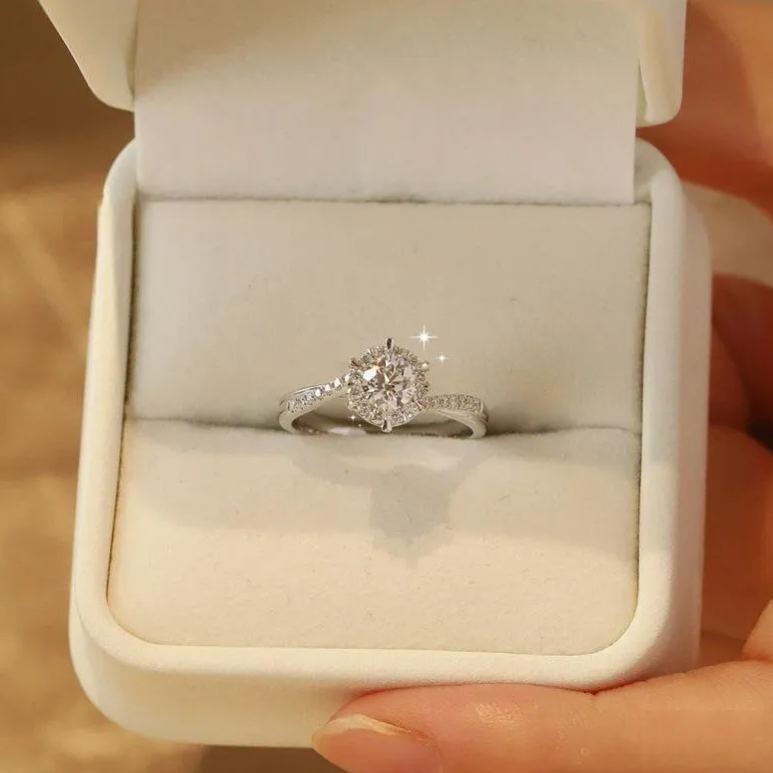 1Ct Moissanite Twisted Star Design Engagement Ring