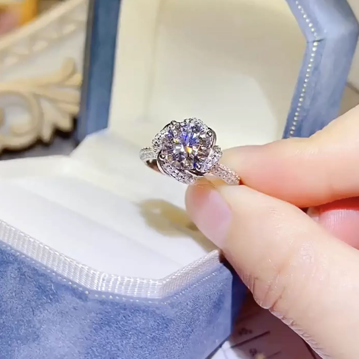 1Ct/2Ct Moissanite Flower Design Engagement Ring