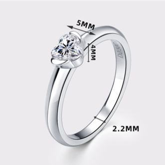 [Copy]Moissanite Round Cut Solitaire Bezel Design Engagement Ring in Sterling Silver