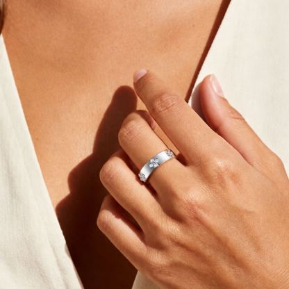 Moissanite Clover Polished Wedding Band Ring In Sterling Silver