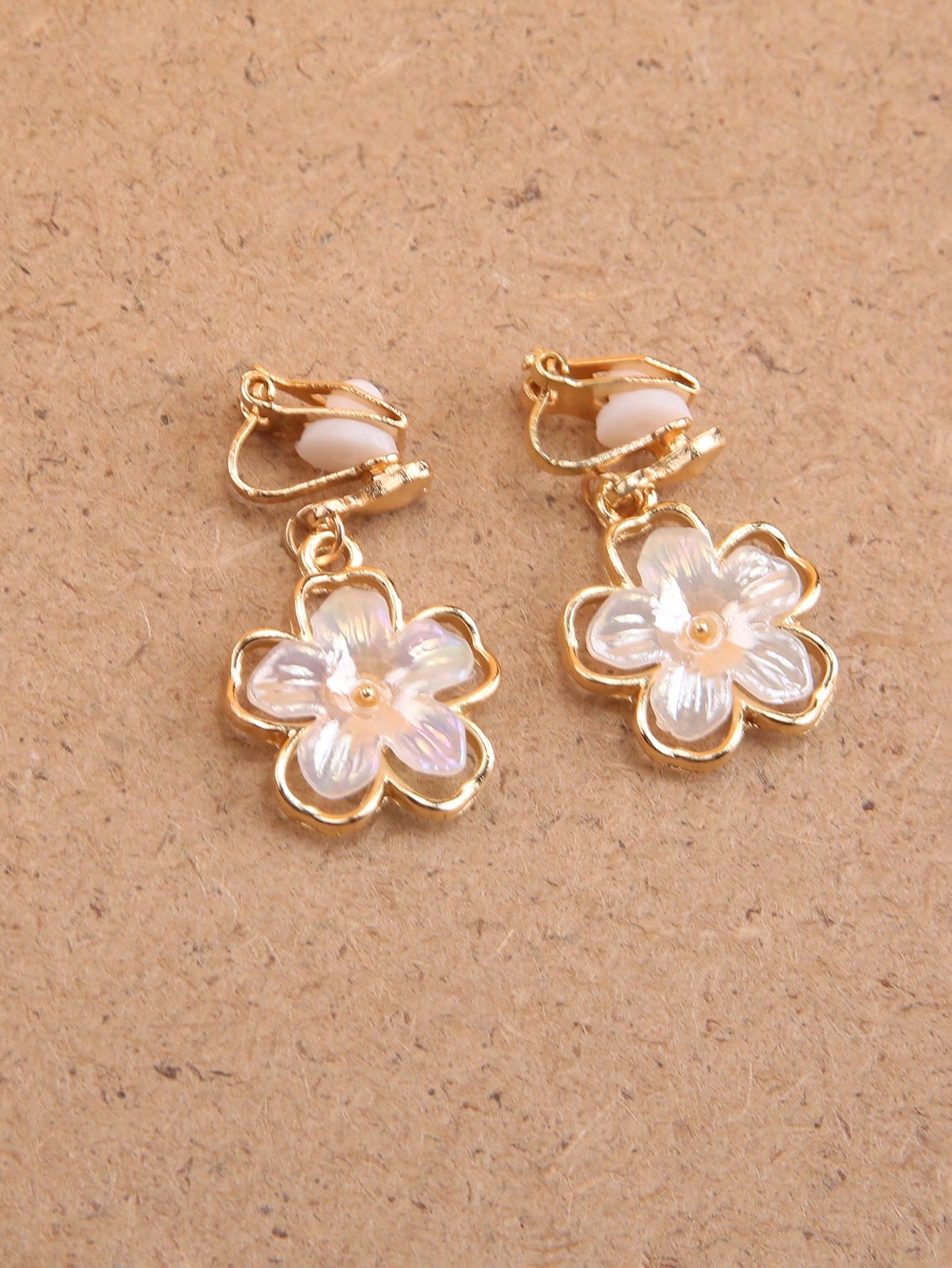 1pair Fashionable Zinc Alloy Flower Decor Clip On Earrings For Women For Daily Decoration