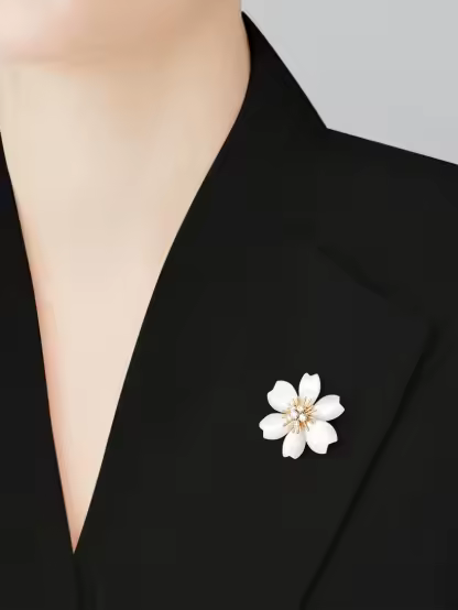 Rose de Noël clip pendant, small model