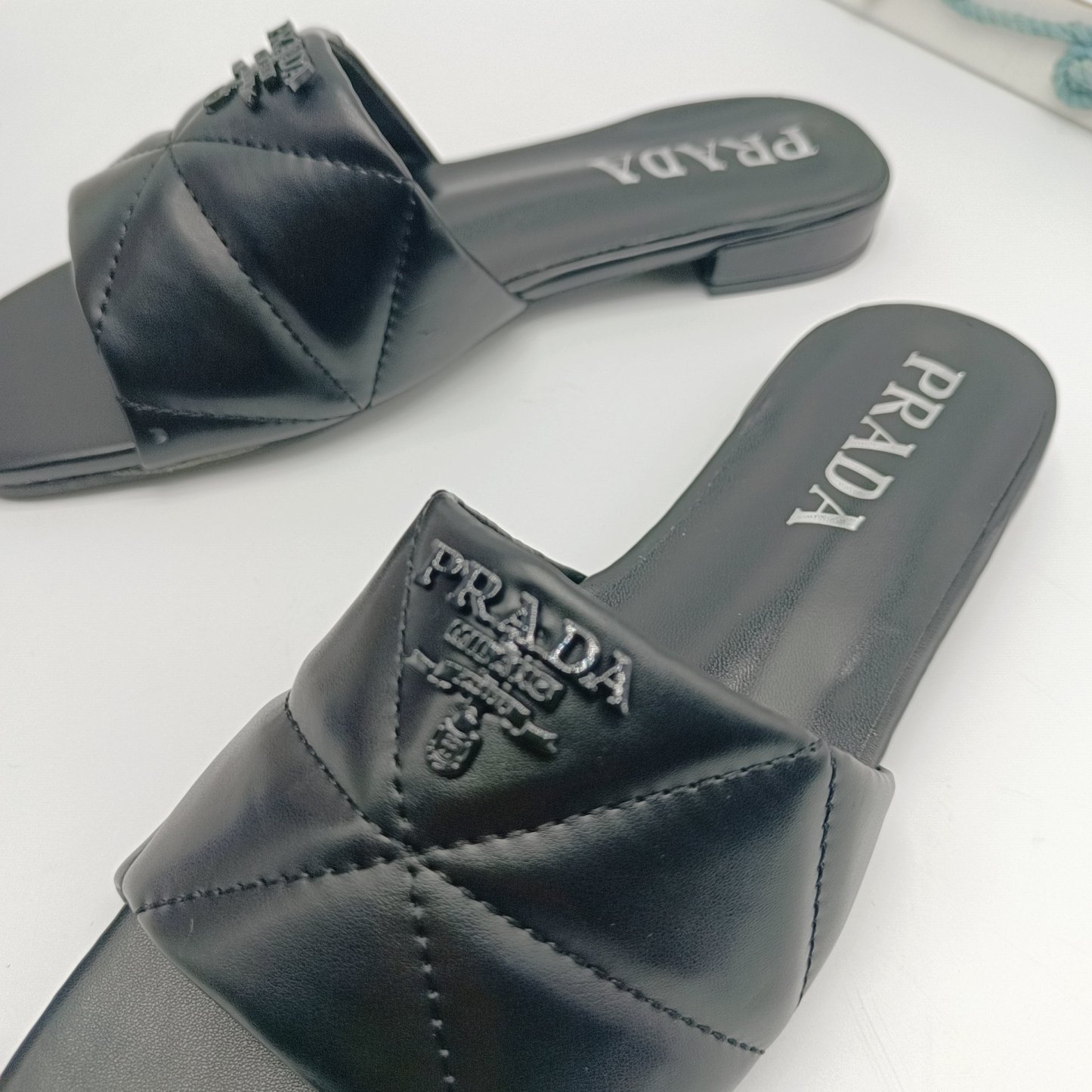 Triangle quilted sandals