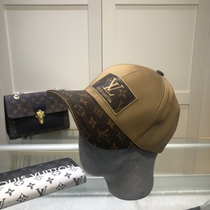 FASHIONABLE FOUR-LEAF CLOVER DOME BASEBALL CAP