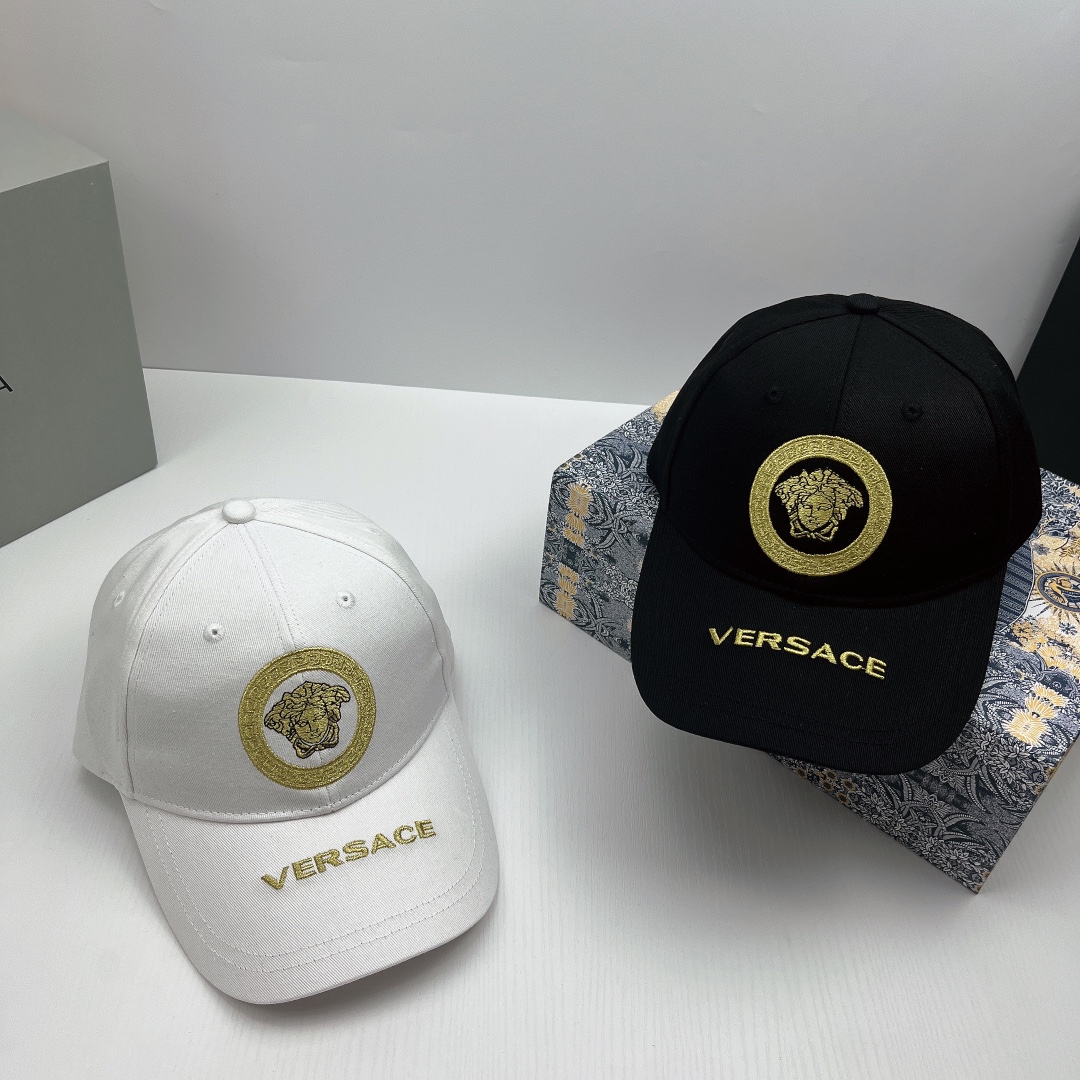 logo-embroidered cap