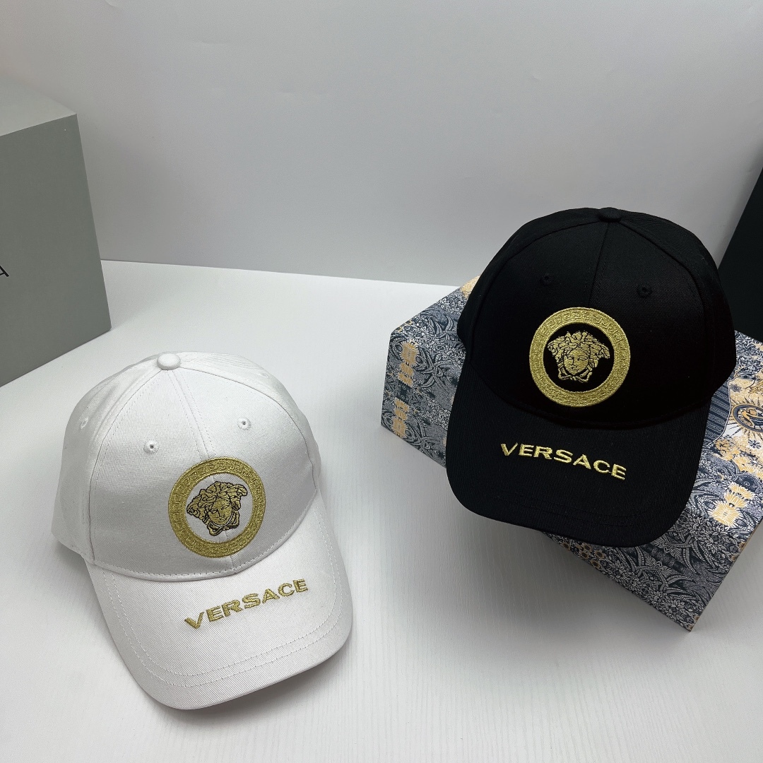 logo-embroidered cap