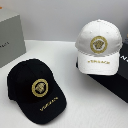 logo-embroidered cap