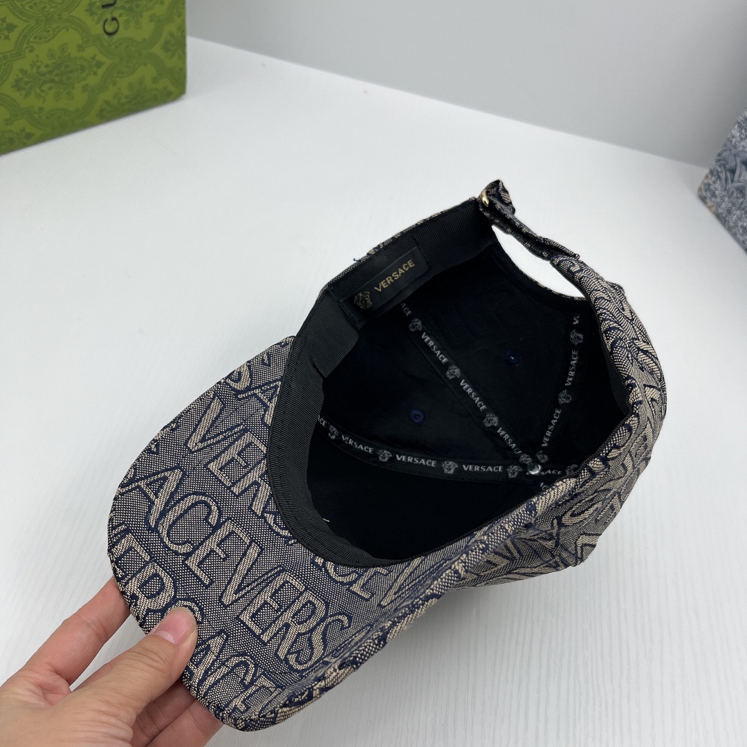 LA MEDUSA EMBROIDERED BASEBALL CAP