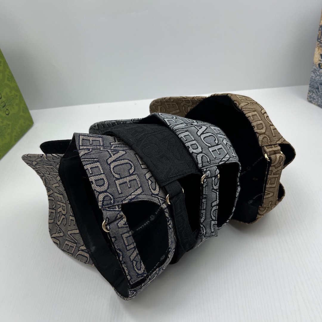 LA MEDUSA EMBROIDERED BASEBALL CAP