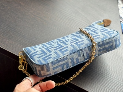 Baguette Pouch