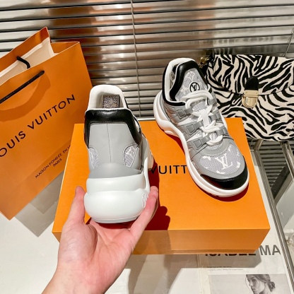 Women's Archlight Sneaker