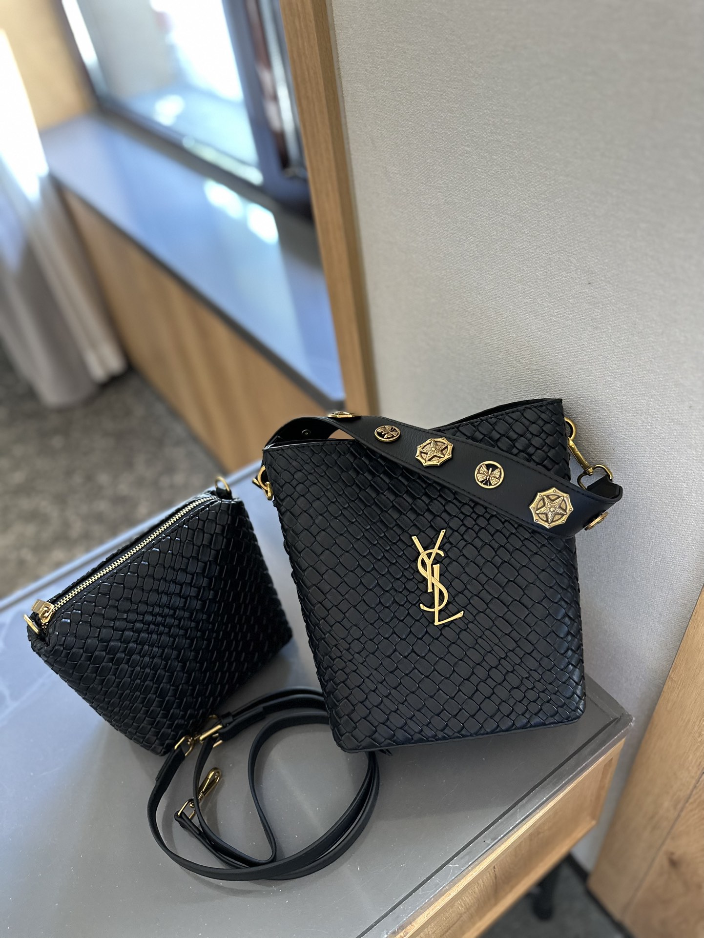 LE 37 SMALL IN SHINY LEATHER