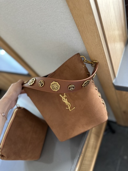 LE 37 SMALL IN SHINY LEATHER