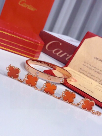 LOVE BRACELET, 4 DIAMONDS + VINTAGE ALHAMBRA BRACELET, 5 MOTIFS