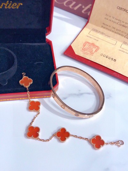 LOVE BRACELET, 4 DIAMONDS + VINTAGE ALHAMBRA BRACELET, 5 MOTIFS