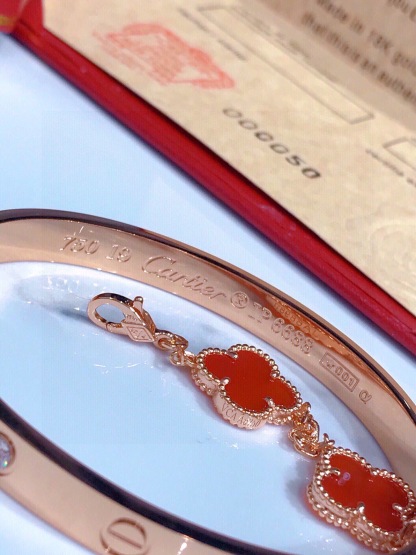 LOVE BRACELET, 4 DIAMONDS + VINTAGE ALHAMBRA BRACELET, 5 MOTIFS