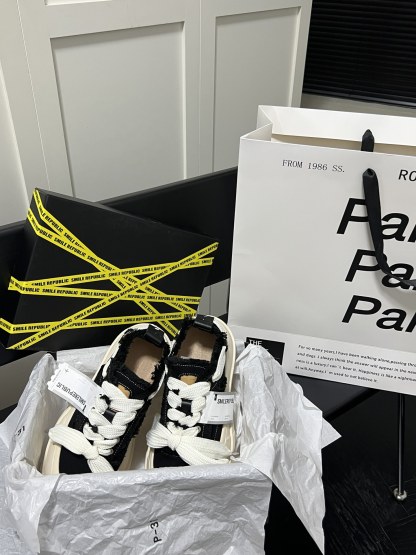 Classic Black Coarse Canvas Causal Shoes