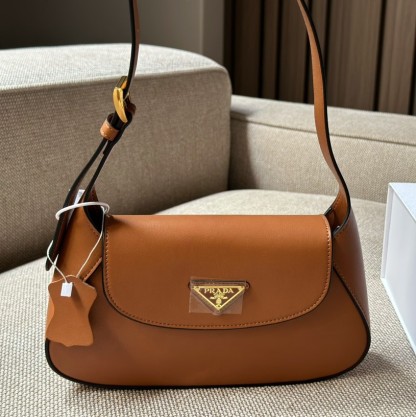 Small leather shoulder bag