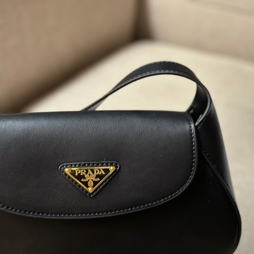Small leather shoulder bag