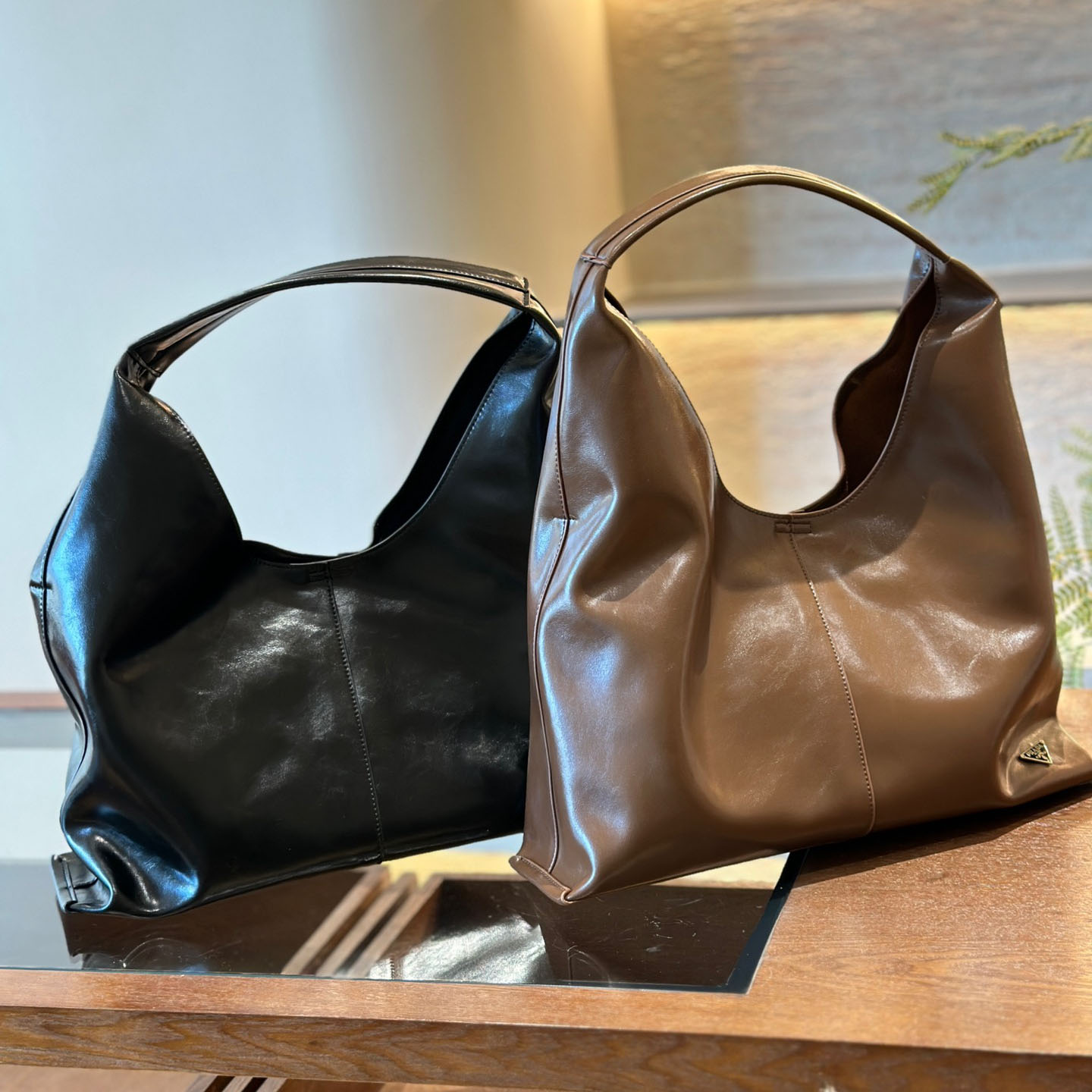 Leather tote bag