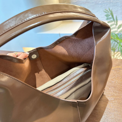 Leather tote bag