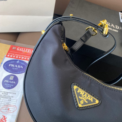 Arqué small leather shoulder bag