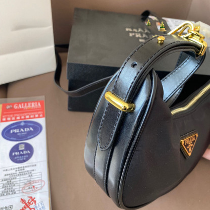 Arqué small leather shoulder bag