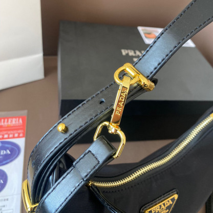 Arqué small leather shoulder bag